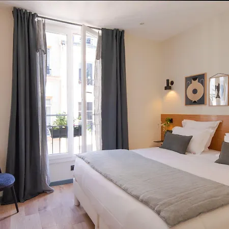 Tinah Paris, Aboukir Hotel *