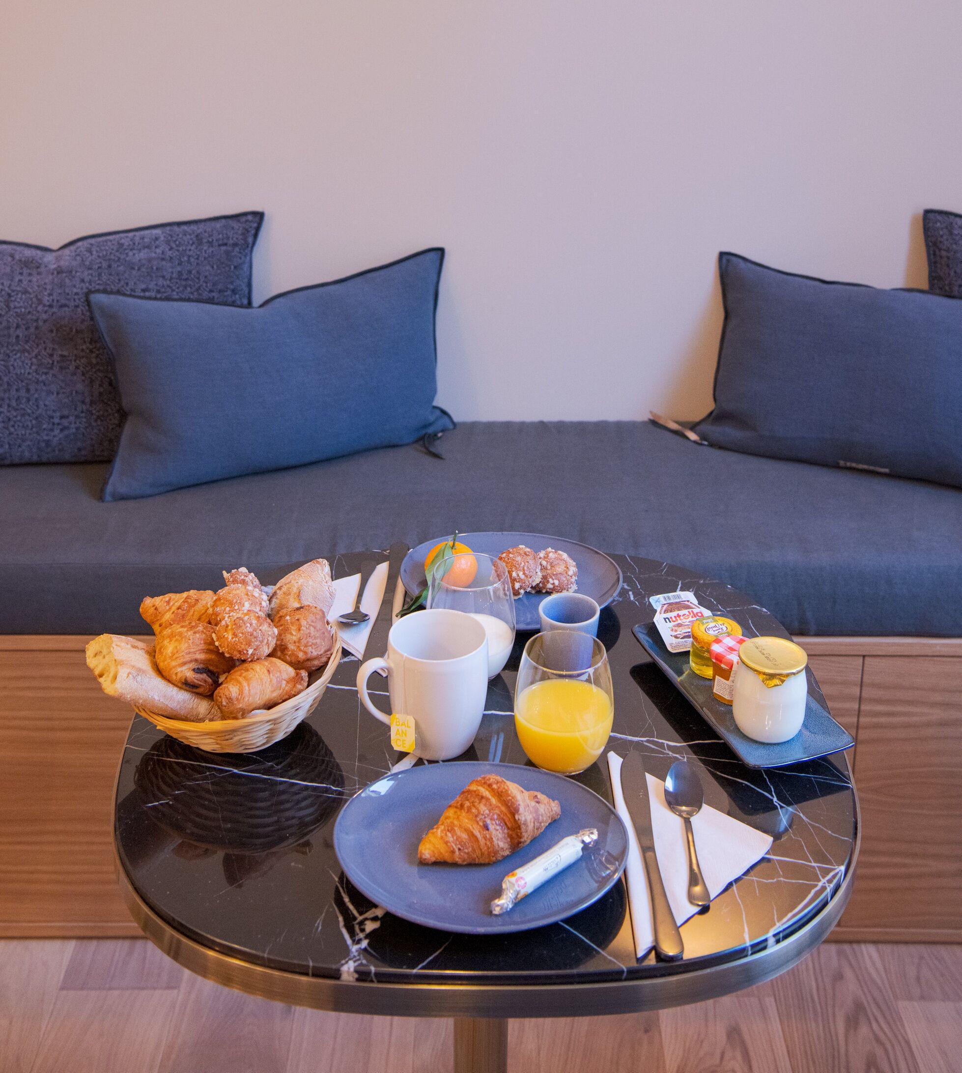 Tinah Paris, Aboukir Hotel Paris